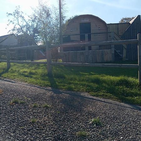 Hotel Cht'I Roulotte La Neuville-du-Bosc Exterior foto