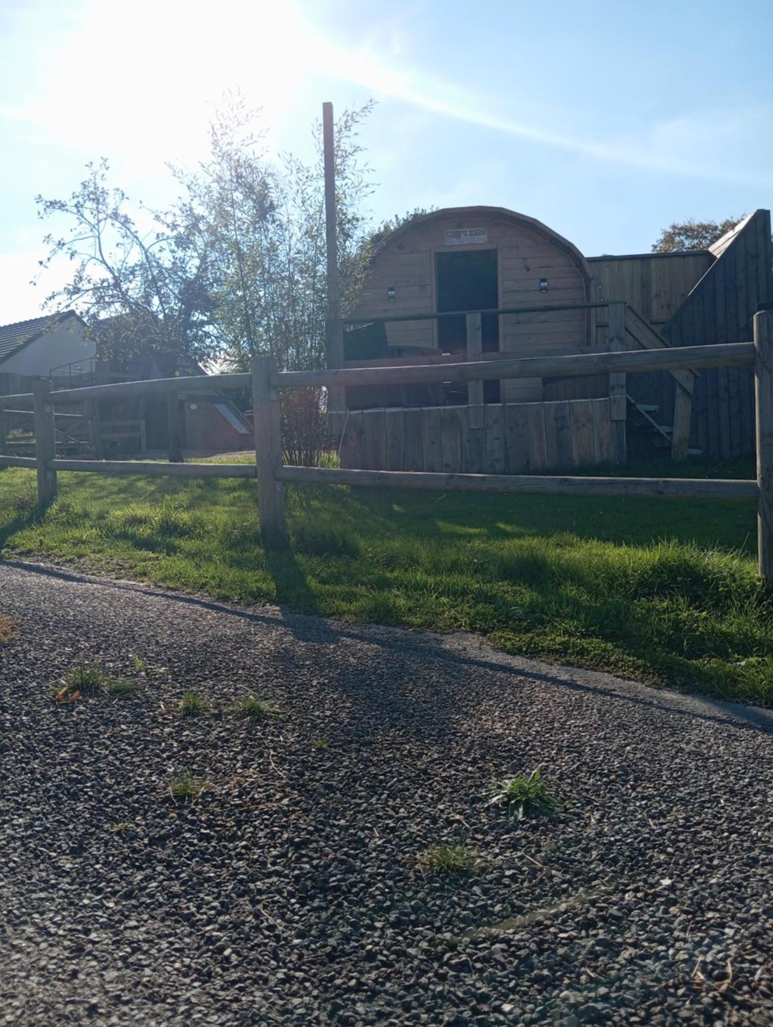 Hotel Cht'I Roulotte La Neuville-du-Bosc Exterior foto